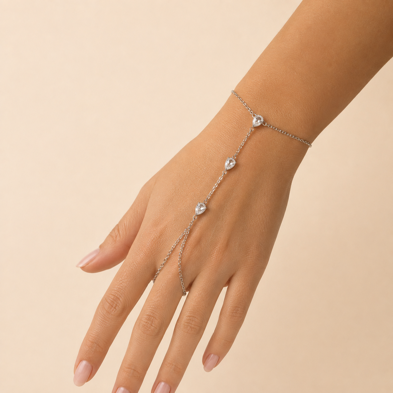💎 Chaîne de Main Élégance